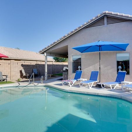 Sunny Surprise Getaway With Private Yard And Pool Villa Exterior photo
