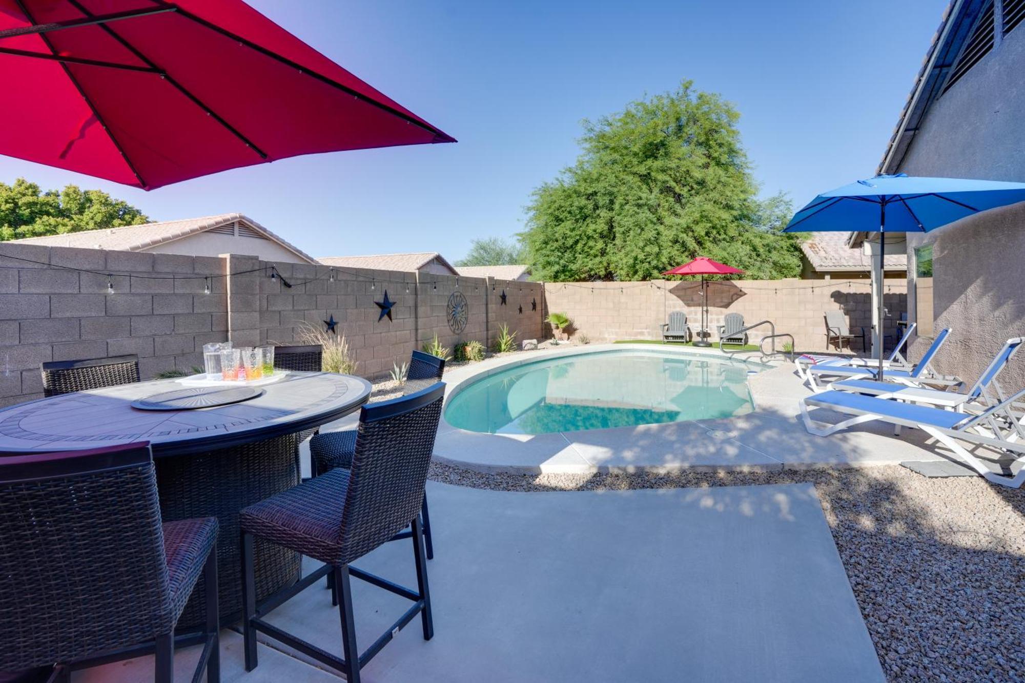 Sunny Surprise Getaway With Private Yard And Pool Villa Exterior photo