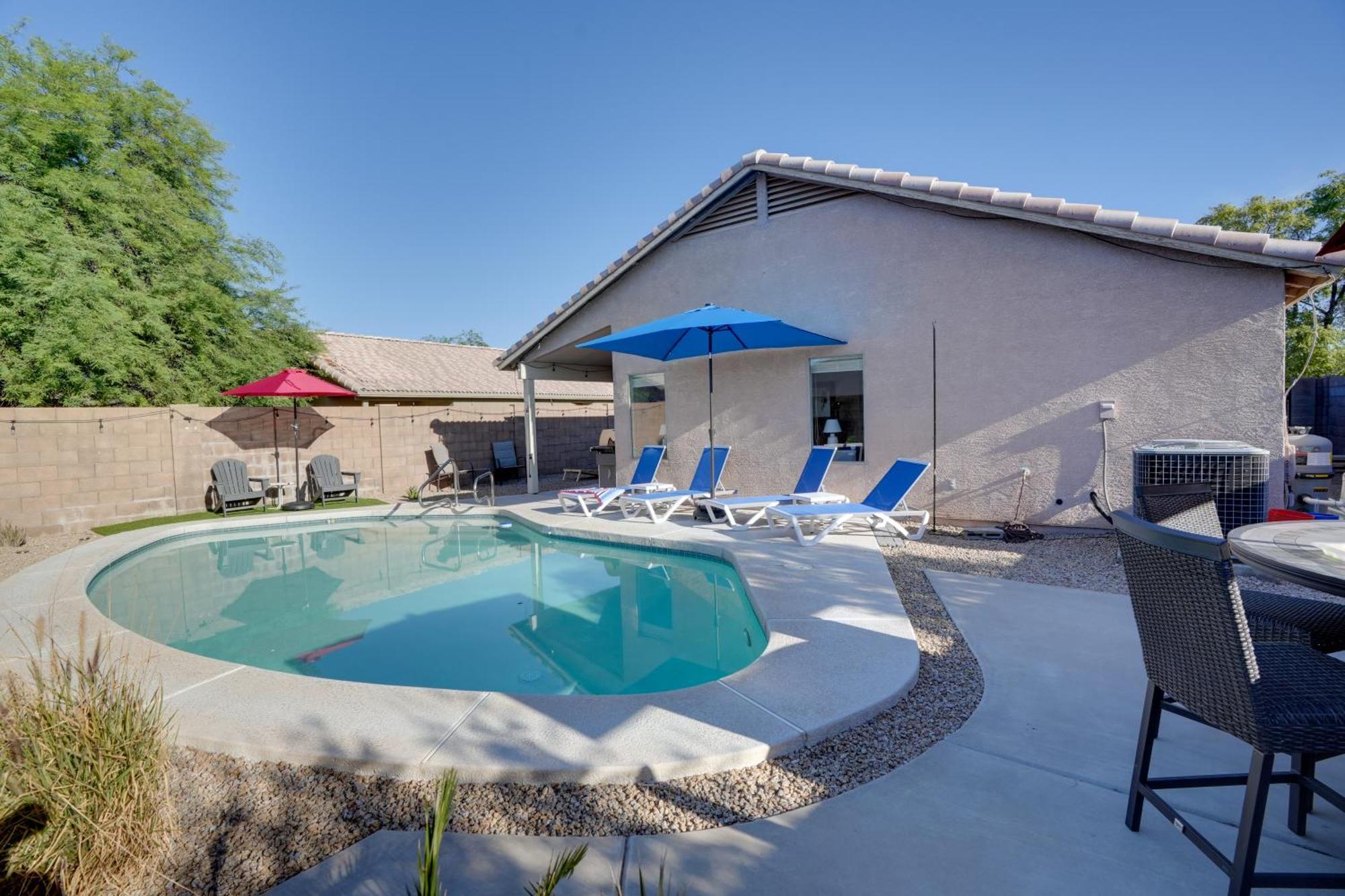 Sunny Surprise Getaway With Private Yard And Pool Villa Exterior photo