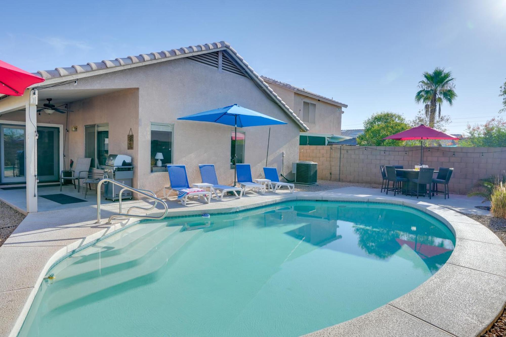 Sunny Surprise Getaway With Private Yard And Pool Villa Exterior photo