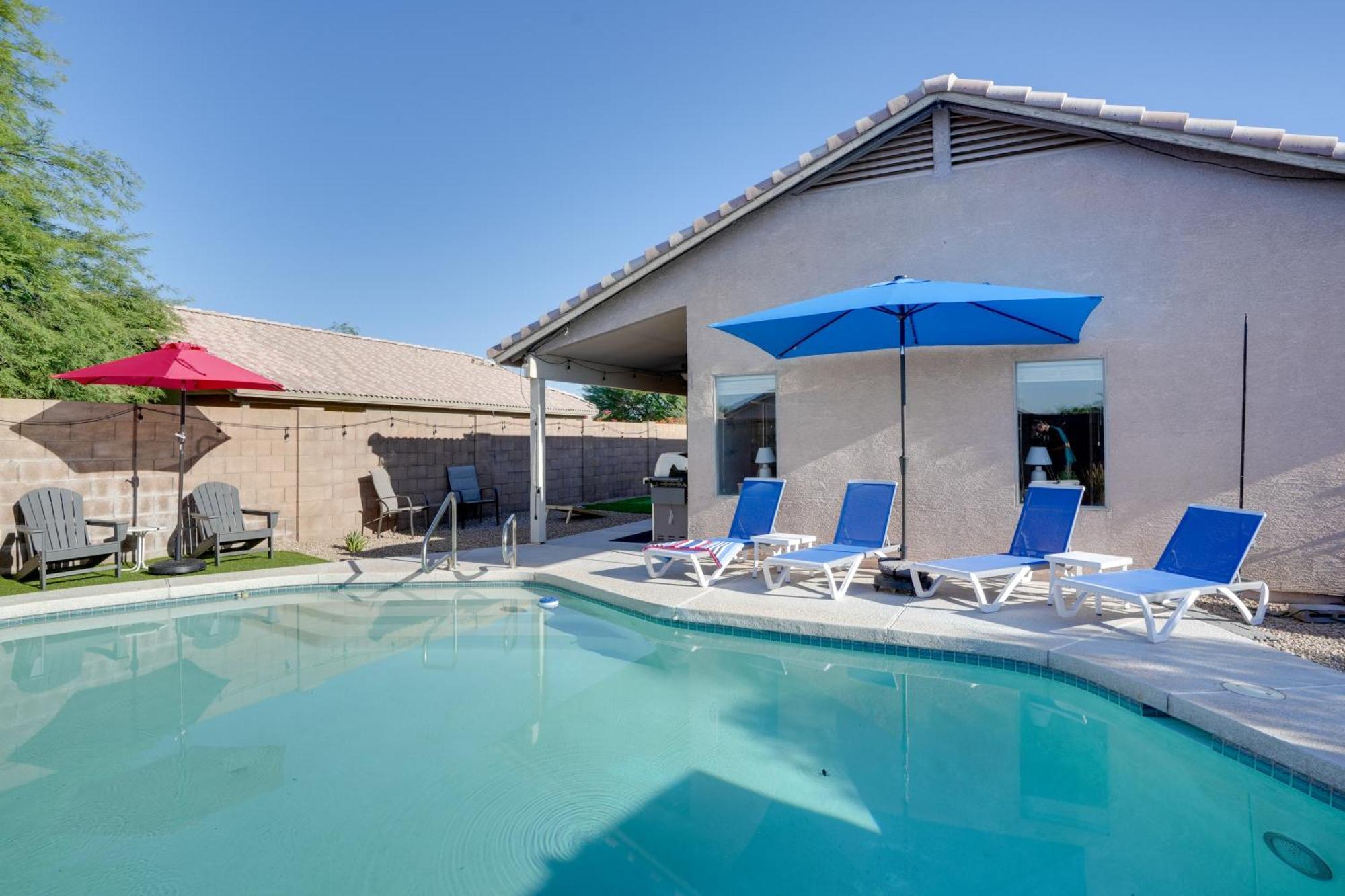 Sunny Surprise Getaway With Private Yard And Pool Villa Exterior photo